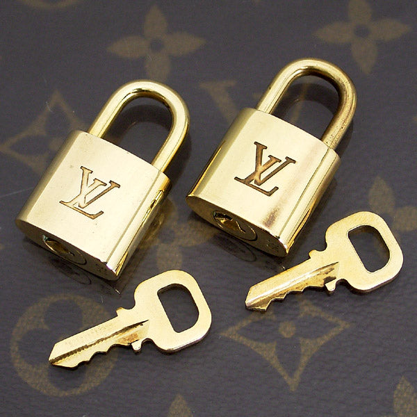 LOUIS VUITTON Other accessories
 Padlock Cadena Keychain R10000 LV
 [SS]
 【second hand】 